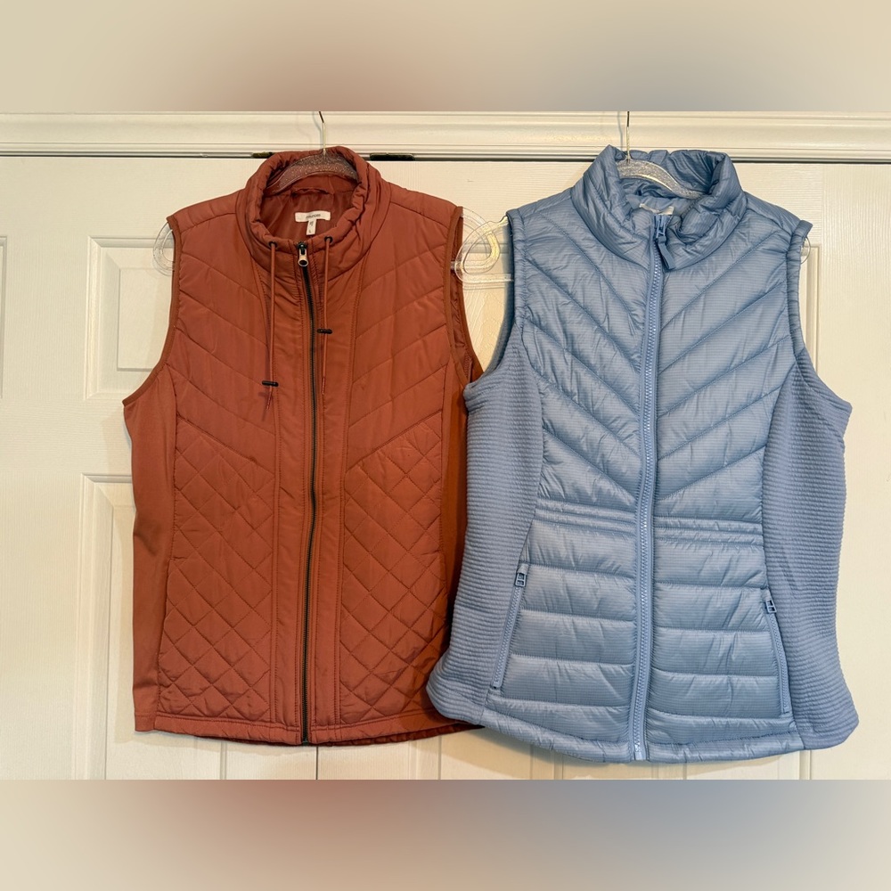 Maurices Coral & Light Boue Puffer Vests
Two for one price. One still has tags.